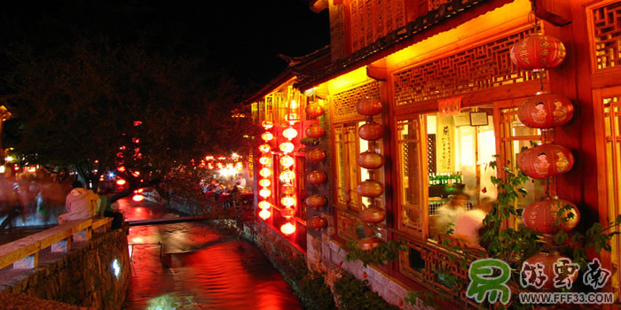 丽江束河古镇夜景