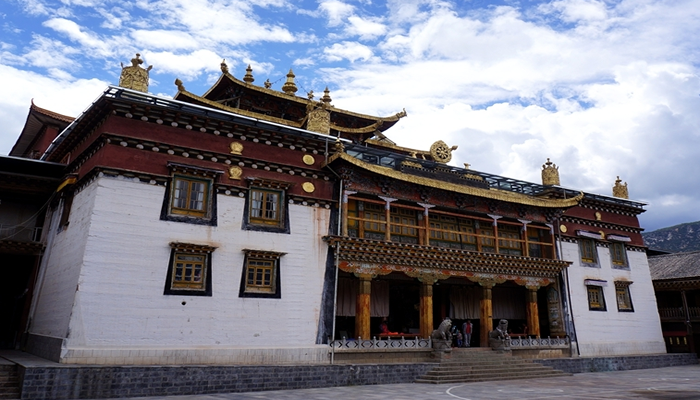 东竹林寺风光