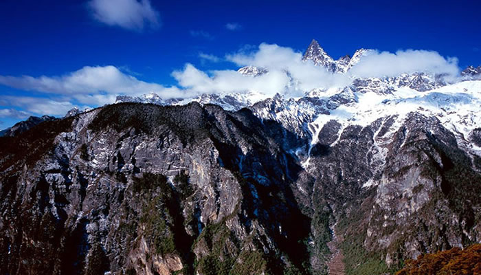 巴拉格宗神山风光